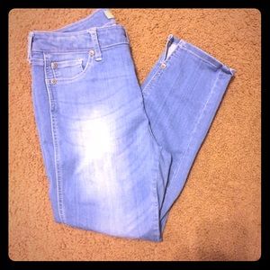 Celebrity gold jegging capris